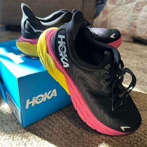 Hoka Arahi 6 women’s size 8